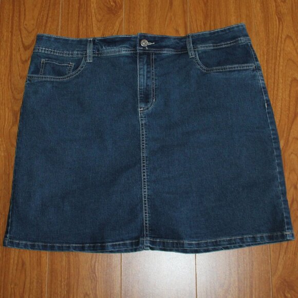 St. John's Bay Medium Wash Jean/Denim Stretch Skort size 16W - Picture 1 of 4